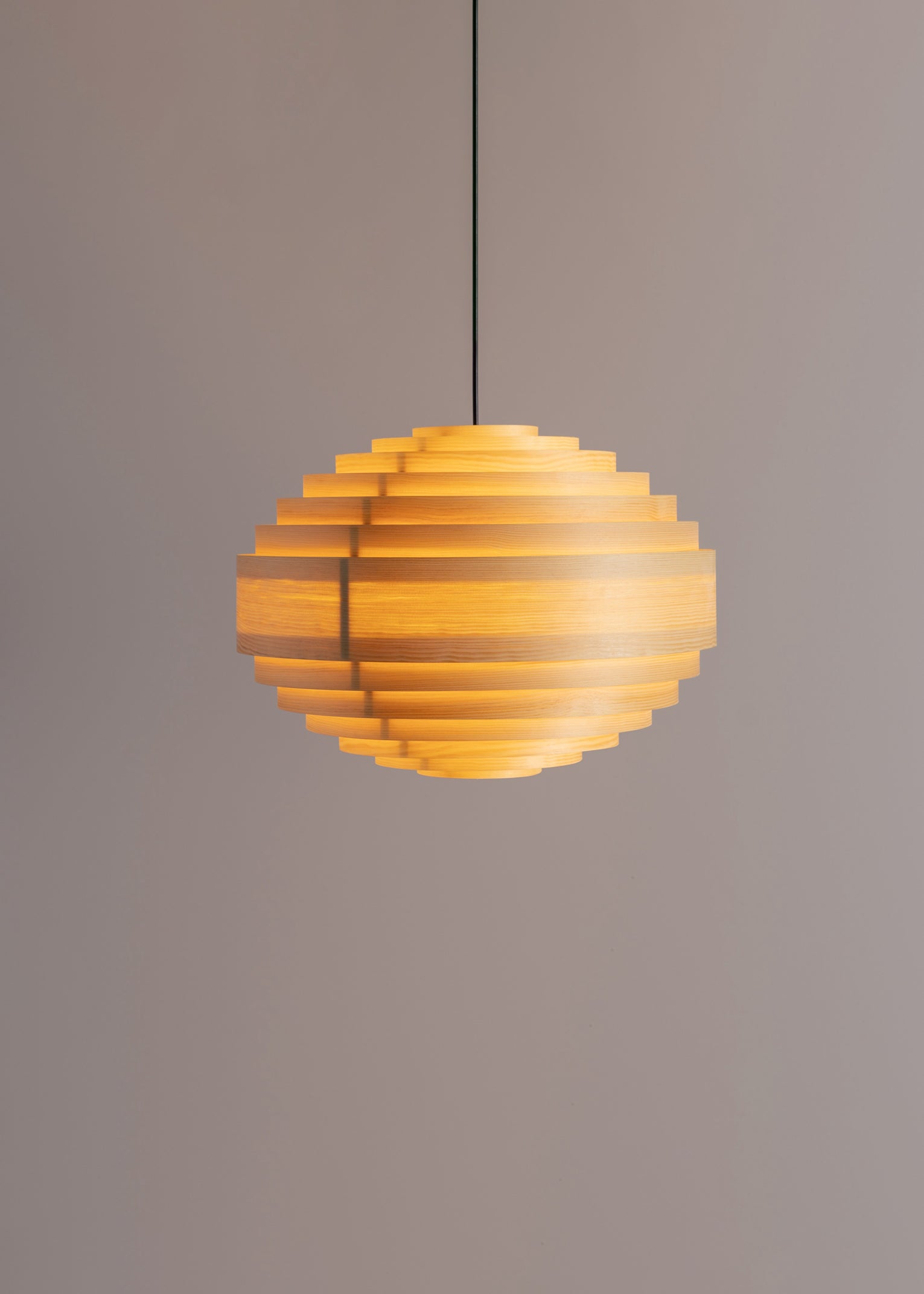 1002 Hans Pendant 46 by Hans-Agne Jakobsson – Vaarnii