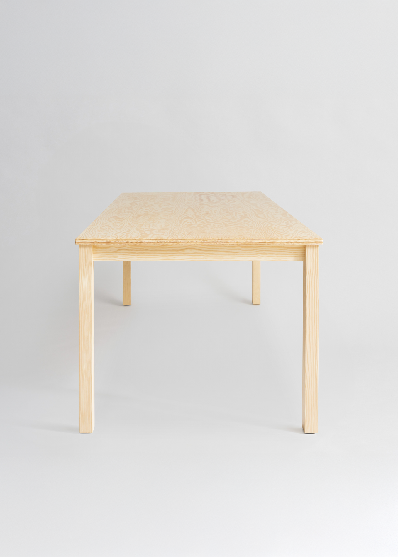 016 Maasto Dining Table