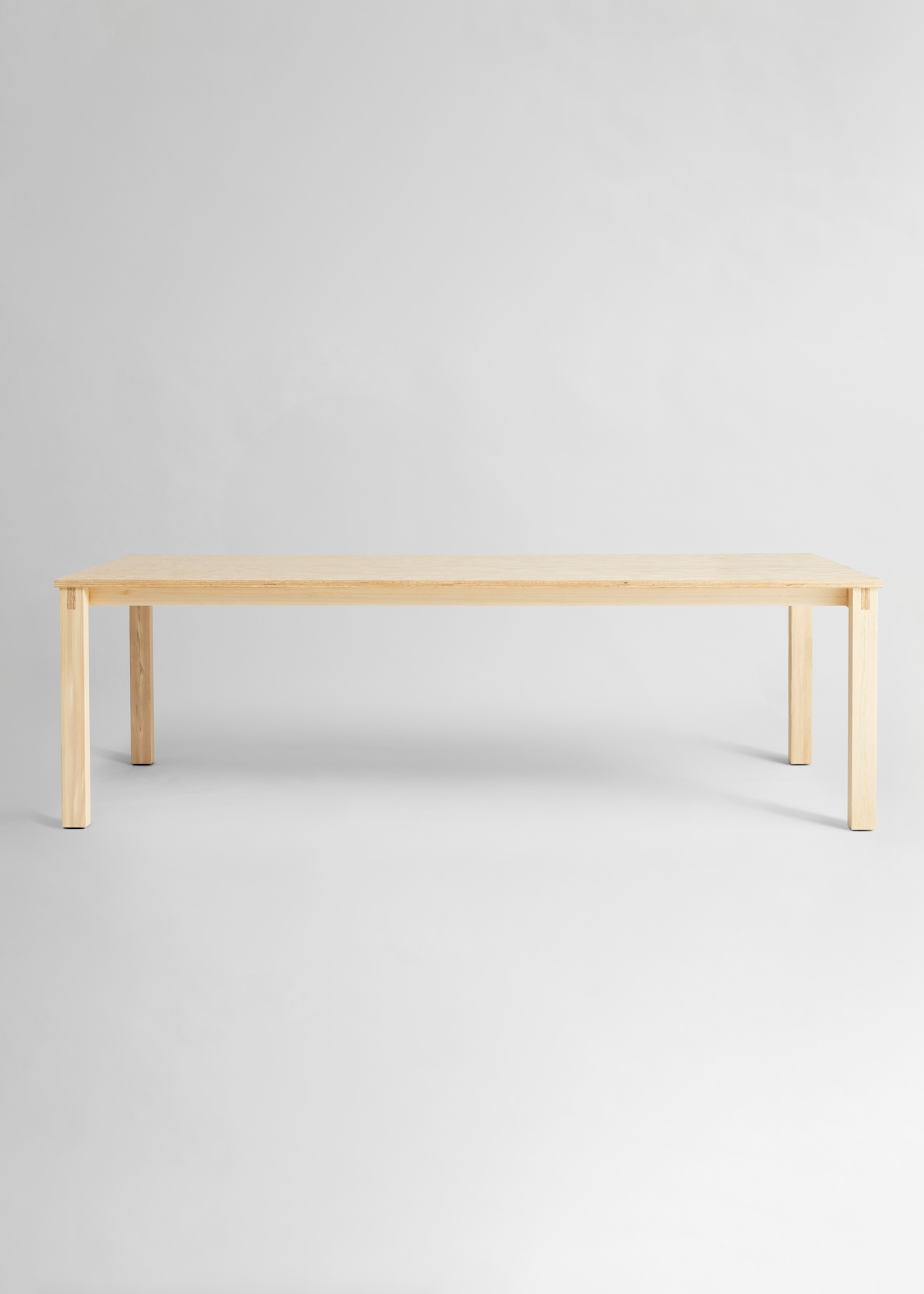 016 Maasto Dining Table
