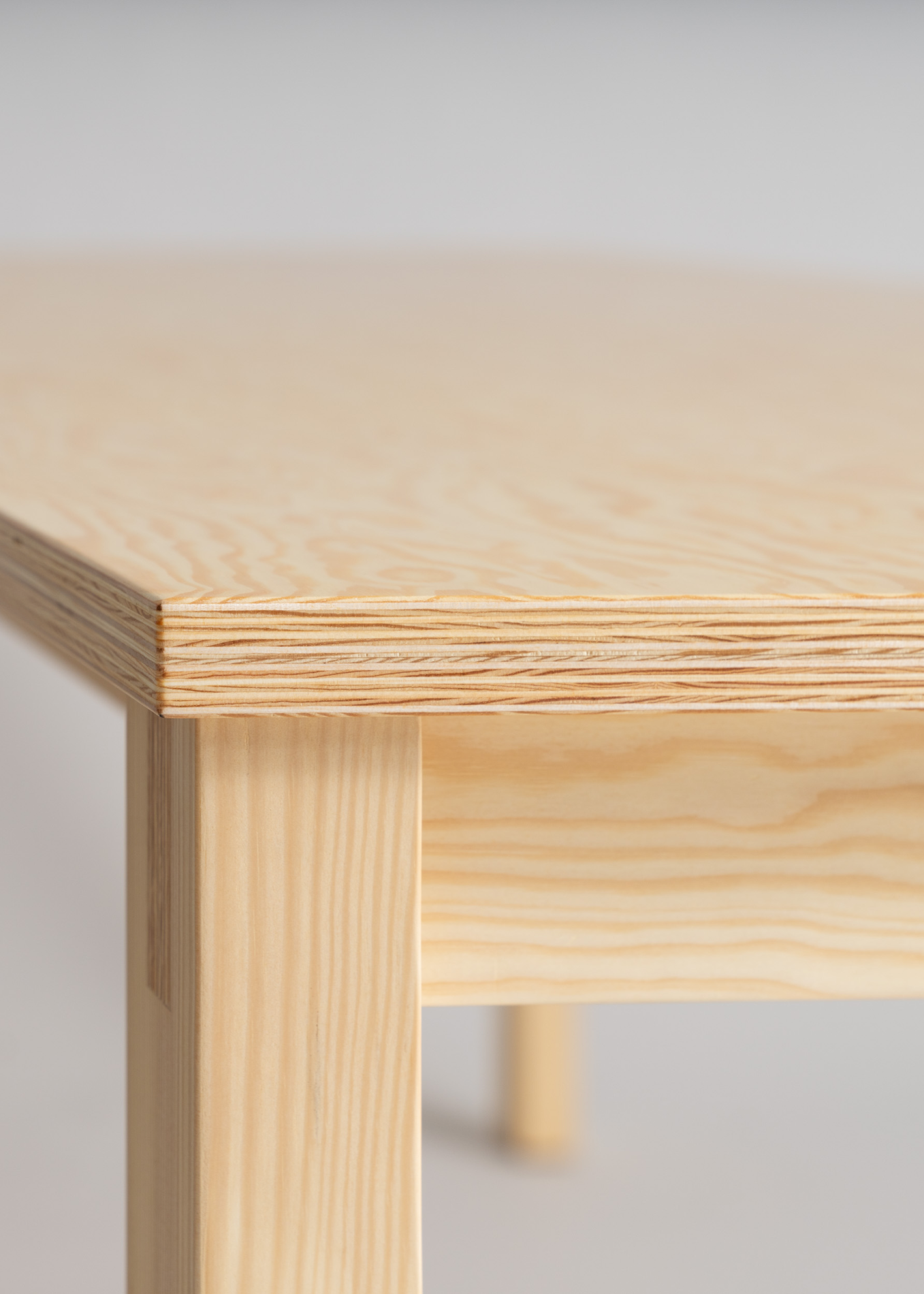 016 Maasto Dining Table