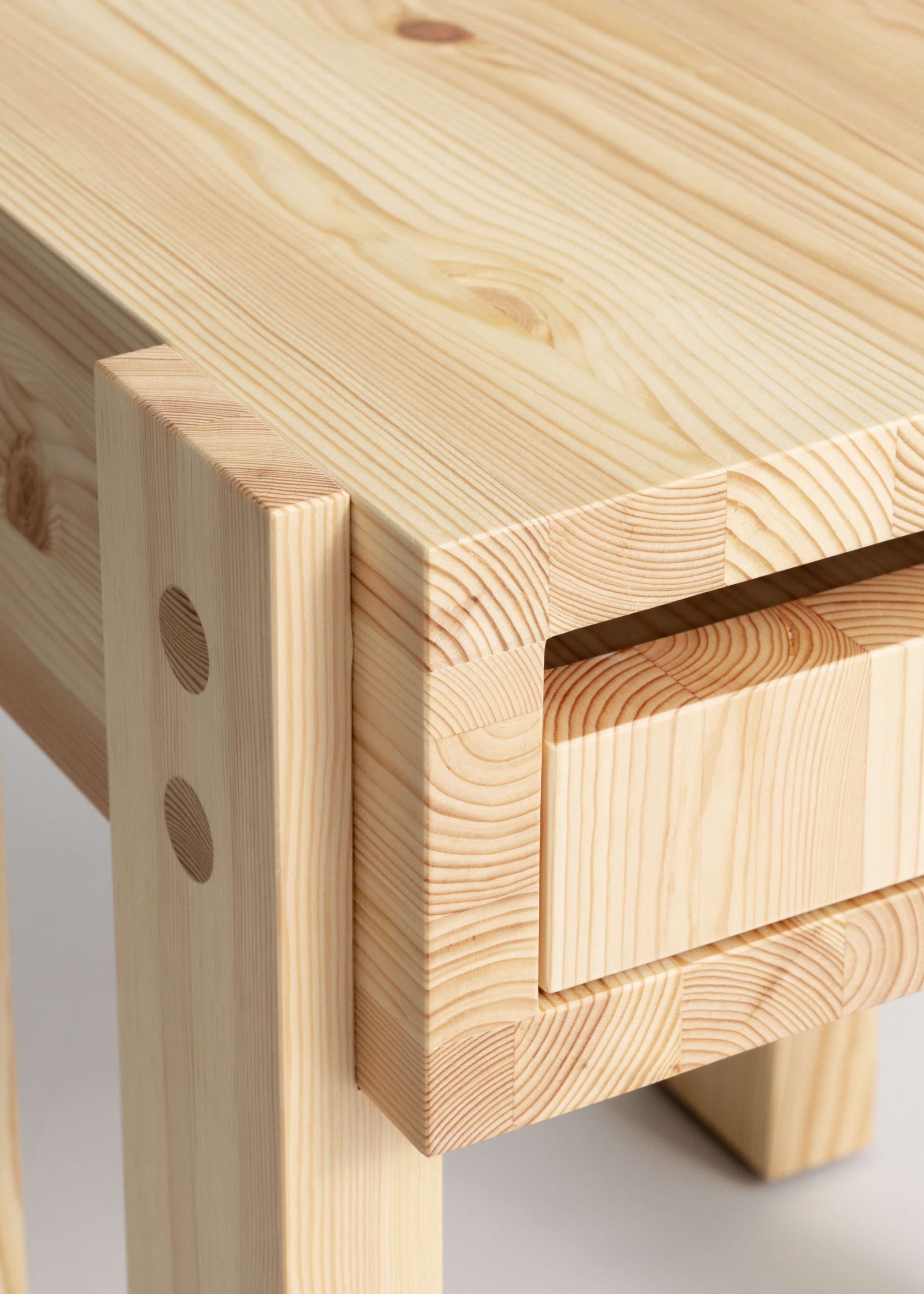 003 Stilts Side Table – Vaarnii
