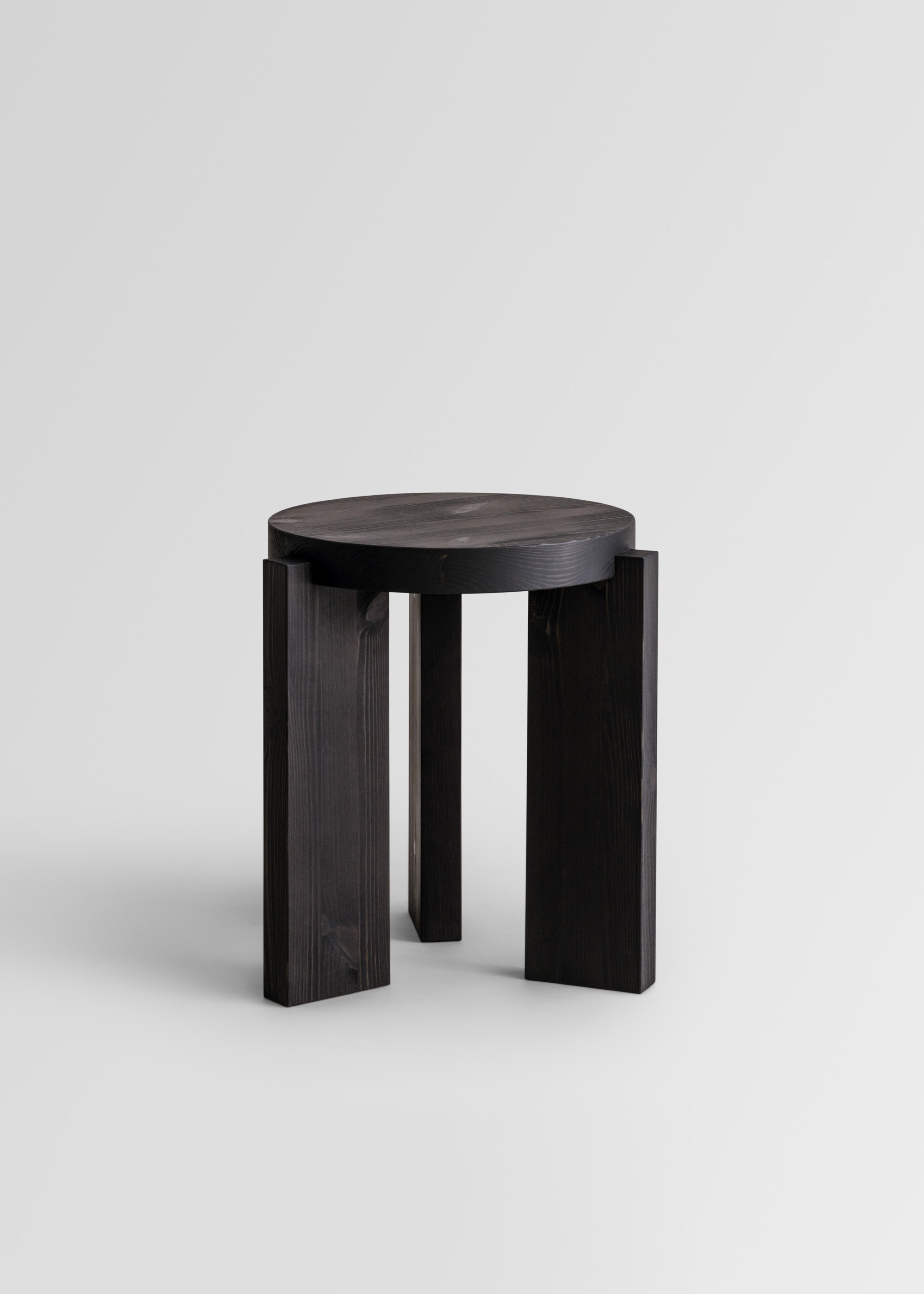 001 Stool Black – Vaarnii
