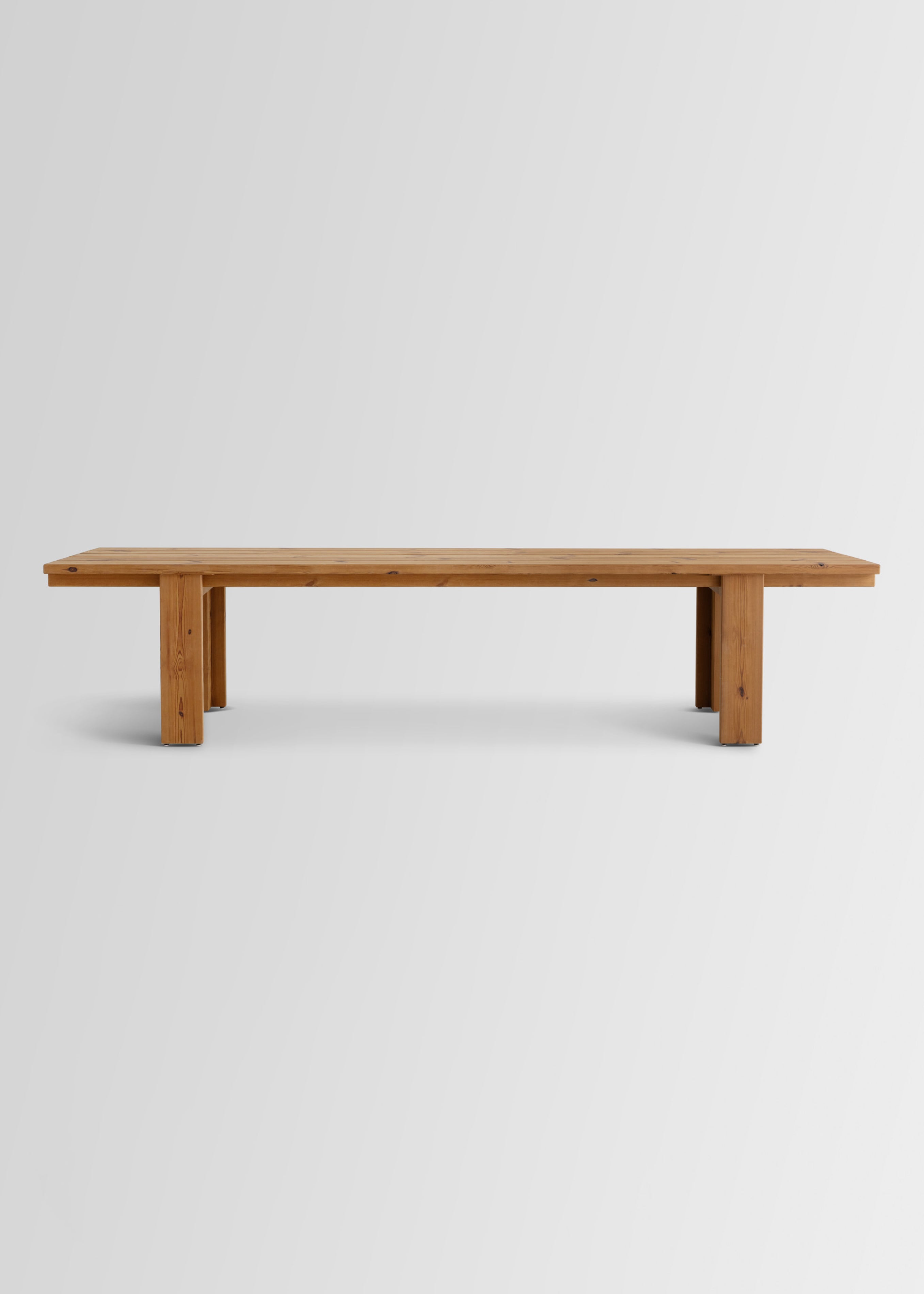 013 Osa Outdoor Dining Table