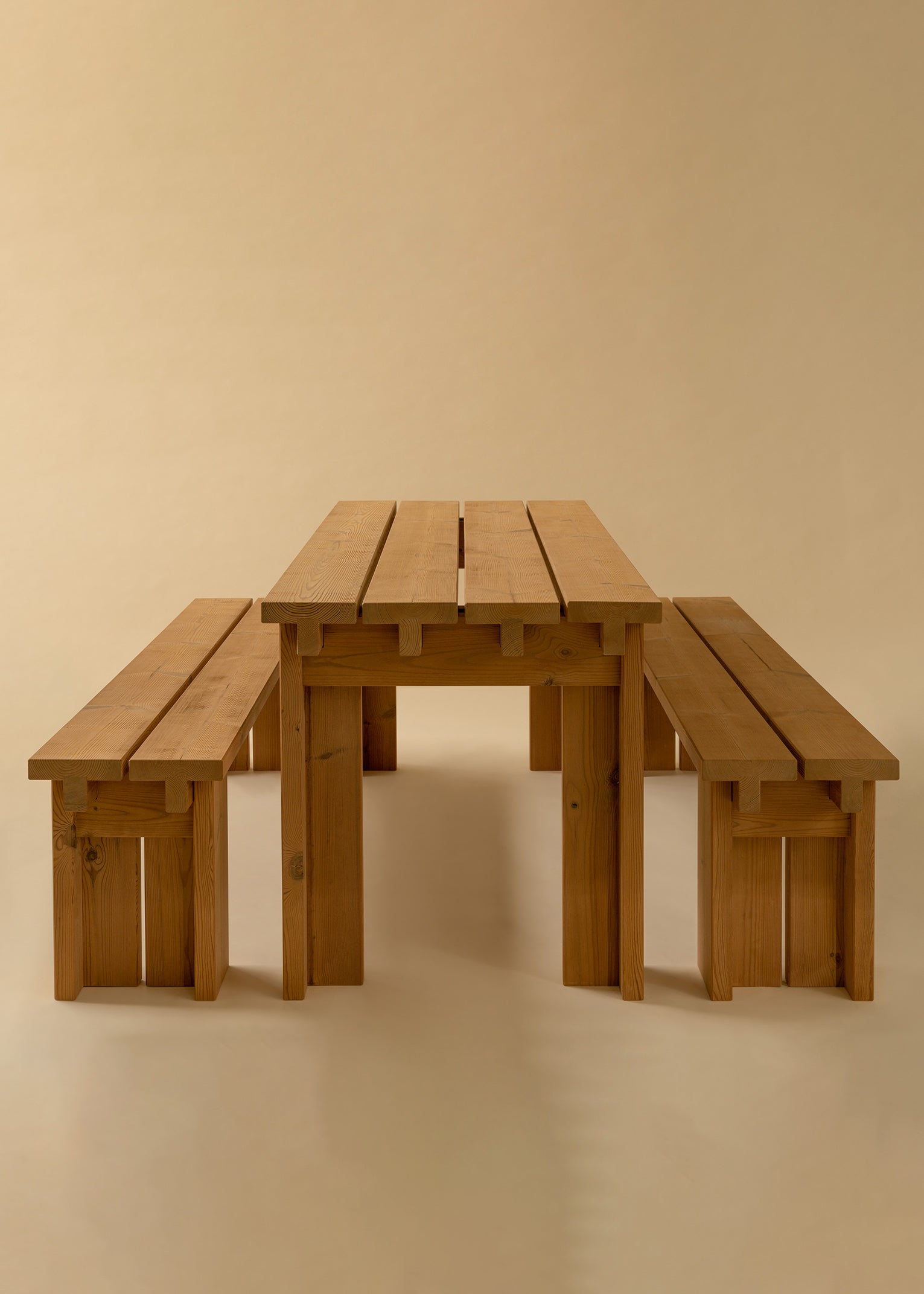 013 Osa Outdoor Dining Table