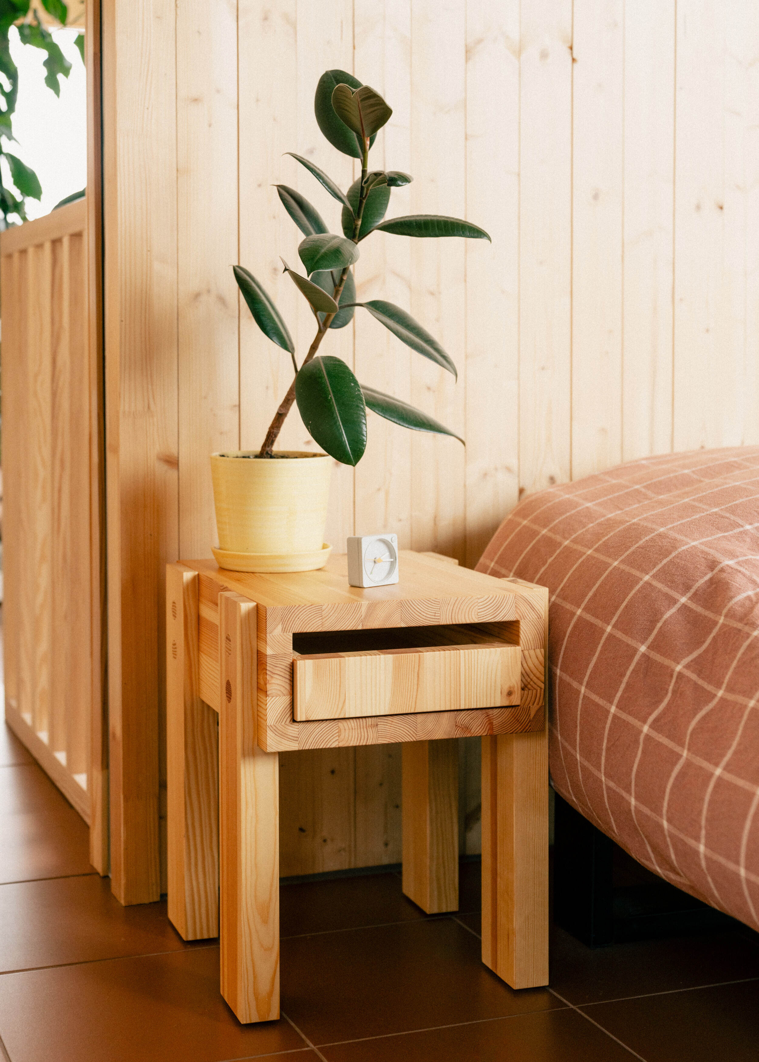 003 Stilts Side Table – Vaarnii